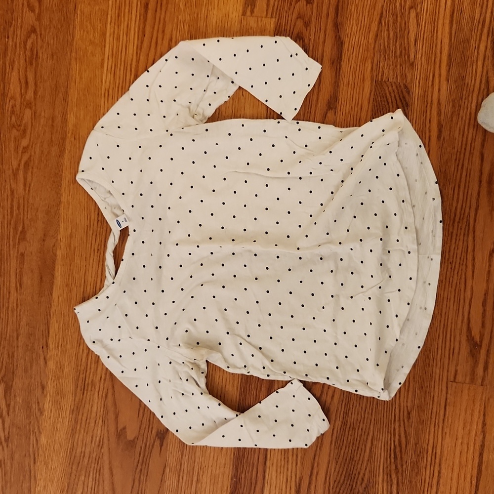 Old Navy polka dotted top with twist back detail, size medium
